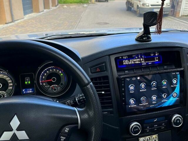 Сірий Міцубісі Паджеро, об'ємом двигуна 3 л та пробігом 211 тис. км за 10700 $, фото 1 на Automoto.ua