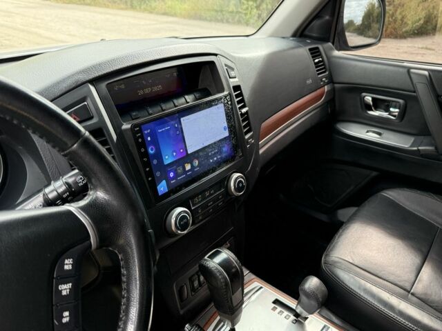 Серый Мицубиси Паджеро, объемом двигателя 3.2 л и пробегом 284 тыс. км за 11500 $, фото 9 на Automoto.ua