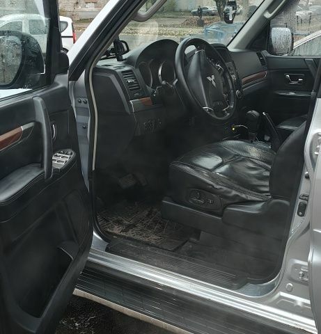 Сірий Міцубісі Паджеро, об'ємом двигуна 3 л та пробігом 270 тис. км за 11900 $, фото 7 на Automoto.ua