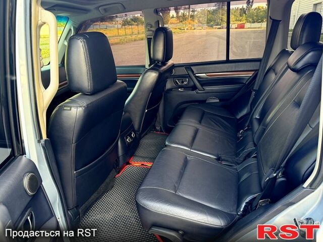 Сірий Міцубісі Паджеро, об'ємом двигуна 3.8 л та пробігом 178 тис. км за 11999 $, фото 5 на Automoto.ua