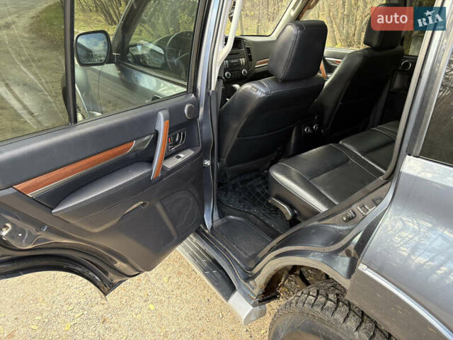 Мицубиси Паджеро 2008 в Чугуеве на Automoto.ua Серый Мицубиси Паджеро, объемом двигателя 2.97 л и пробегом 182 тыс. км за 11800 $, фото 8 на Automoto.ua