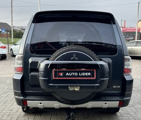 Сірий Міцубісі Паджеро, об'ємом двигуна 3 л та пробігом 191 тис. км за 9999 $, фото 4 на Automoto.ua