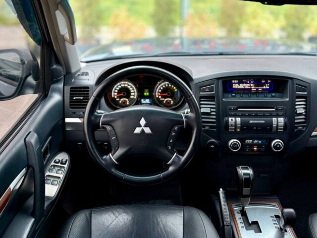 Сірий Міцубісі Паджеро, об'ємом двигуна 3 л та пробігом 245 тис. км за 9950 $, фото 16 на Automoto.ua