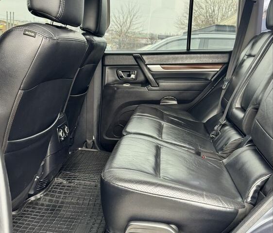 Сірий Міцубісі Паджеро, об'ємом двигуна 3 л та пробігом 191 тис. км за 9999 $, фото 15 на Automoto.ua