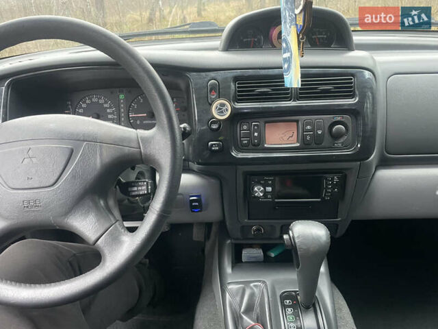 Серый Мицубиси Паджеро, объемом двигателя 3 л и пробегом 290 тыс. км за 9000 $, фото 27 на Automoto.ua