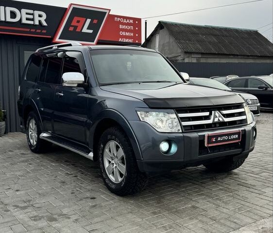 Сірий Міцубісі Паджеро, об'ємом двигуна 3 л та пробігом 191 тис. км за 9999 $, фото 1 на Automoto.ua