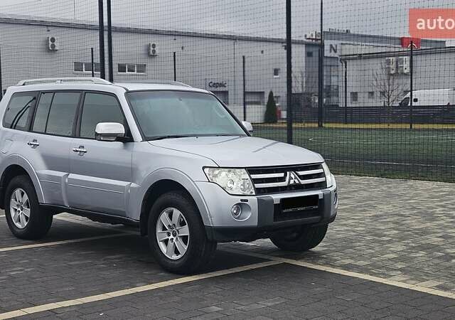 Серый Мицубиси Паджеро, объемом двигателя 3 л и пробегом 259 тыс. км за 9700 $, фото 4 на Automoto.ua