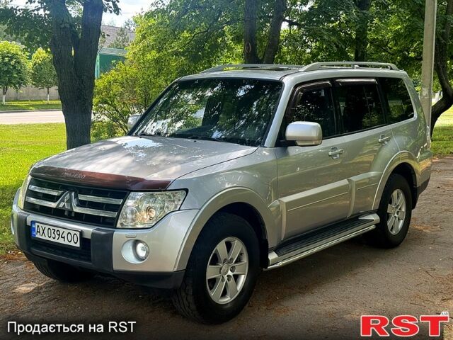 Серый Мицубиси Паджеро, объемом двигателя 3 л и пробегом 213 тыс. км за 12500 $, фото 2 на Automoto.ua