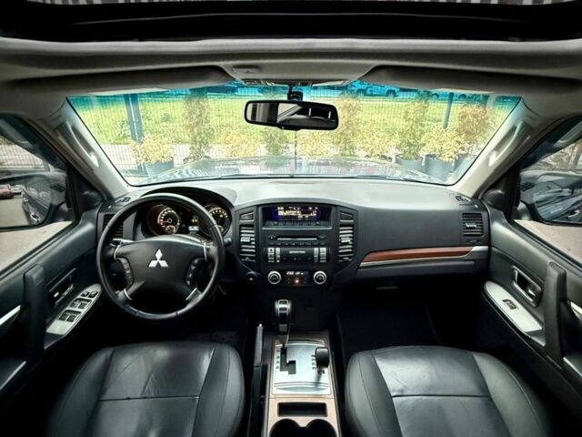 Сірий Міцубісі Паджеро, об'ємом двигуна 3 л та пробігом 245 тис. км за 9950 $, фото 17 на Automoto.ua