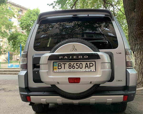 Серый Мицубиси Паджеро, объемом двигателя 3 л и пробегом 124 тыс. км за 14500 $, фото 1 на Automoto.ua