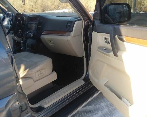 Серый Мицубиси Паджеро, объемом двигателя 3.2 л и пробегом 268 тыс. км за 13400 $, фото 12 на Automoto.ua