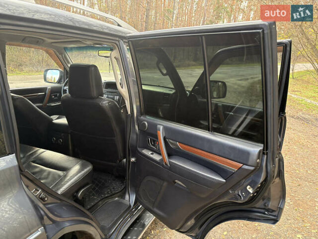 Мицубиси Паджеро 2008 в Чугуеве на Automoto.ua Серый Мицубиси Паджеро, объемом двигателя 2.97 л и пробегом 182 тыс. км за 11800 $, фото 20 на Automoto.ua