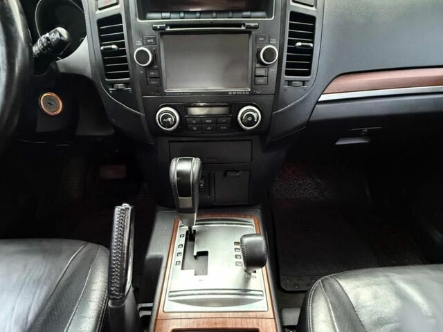 Сірий Міцубісі Паджеро, об'ємом двигуна 3.2 л та пробігом 180 тис. км за 16500 $, фото 10 на Automoto.ua