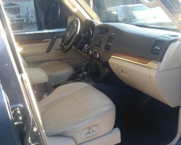 Серый Мицубиси Паджеро, объемом двигателя 3.2 л и пробегом 268 тыс. км за 13400 $, фото 18 на Automoto.ua