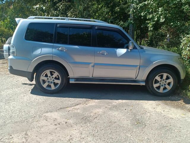 Сірий Міцубісі Паджеро, об'ємом двигуна 3.2 л та пробігом 352 тис. км за 9125 $, фото 1 на Automoto.ua