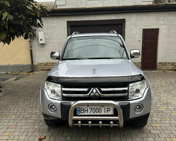 Серый Мицубиси Паджеро, объемом двигателя 3 л и пробегом 141 тыс. км за 12000 $, фото 1 на Automoto.ua