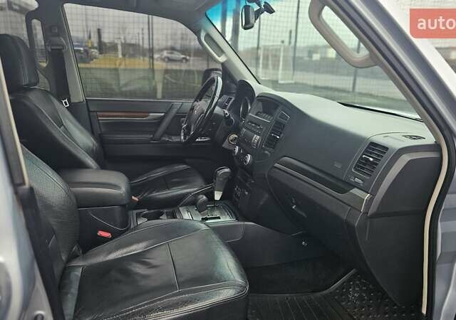 Серый Мицубиси Паджеро, объемом двигателя 3 л и пробегом 259 тыс. км за 9700 $, фото 30 на Automoto.ua