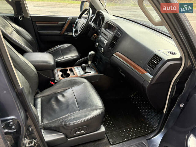 Мицубиси Паджеро 2008 в Чугуеве на Automoto.ua Серый Мицубиси Паджеро, объемом двигателя 2.97 л и пробегом 182 тыс. км за 11800 $, фото 19 на Automoto.ua