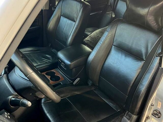 Сірий Міцубісі Паджеро, об'ємом двигуна 3 л та пробігом 211 тис. км за 10700 $, фото 7 на Automoto.ua