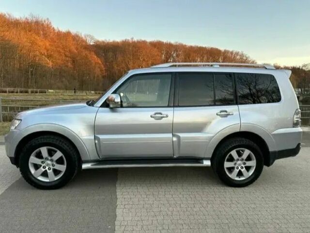 Серый Мицубиси Паджеро, объемом двигателя 3.2 л и пробегом 199 тыс. км за 2900 $, фото 2 на Automoto.ua