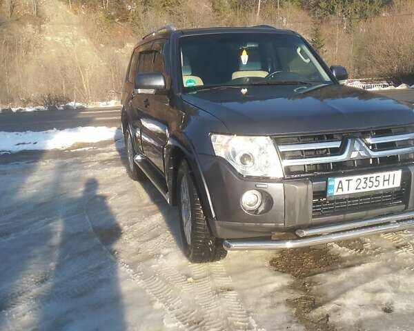 Серый Мицубиси Паджеро, объемом двигателя 3.2 л и пробегом 268 тыс. км за 13400 $, фото 2 на Automoto.ua