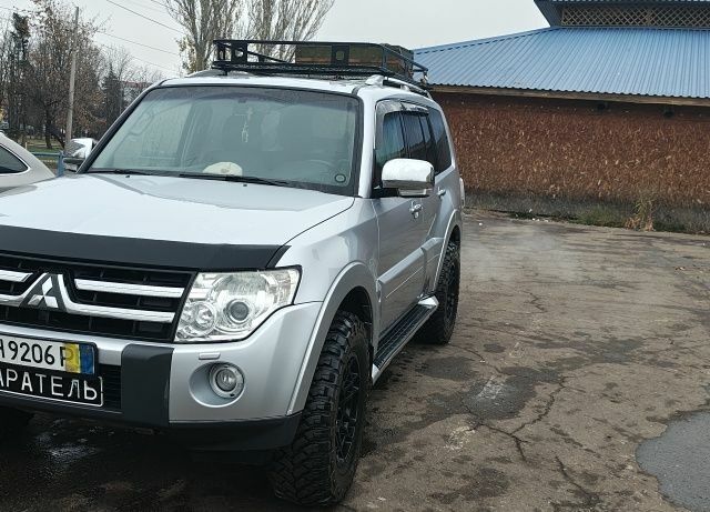 Сірий Міцубісі Паджеро, об'ємом двигуна 3 л та пробігом 270 тис. км за 11900 $, фото 1 на Automoto.ua