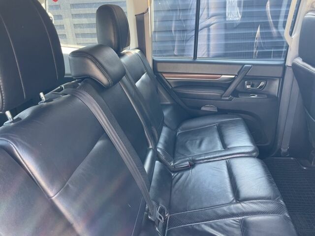 Сірий Міцубісі Паджеро, об'ємом двигуна 3 л та пробігом 253 тис. км за 12000 $, фото 3 на Automoto.ua