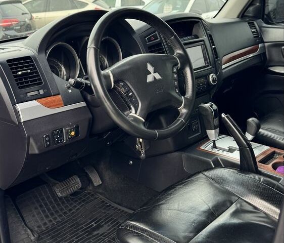 Сірий Міцубісі Паджеро, об'ємом двигуна 3 л та пробігом 191 тис. км за 9999 $, фото 10 на Automoto.ua