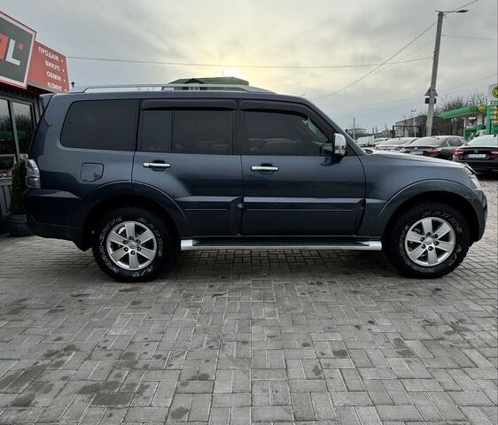 Сірий Міцубісі Паджеро, об'ємом двигуна 3 л та пробігом 191 тис. км за 9999 $, фото 2 на Automoto.ua