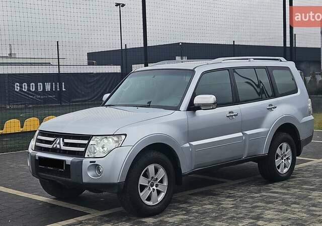 Серый Мицубиси Паджеро, объемом двигателя 3 л и пробегом 259 тыс. км за 9700 $, фото 12 на Automoto.ua