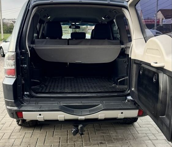 Сірий Міцубісі Паджеро, об'ємом двигуна 3 л та пробігом 191 тис. км за 9999 $, фото 5 на Automoto.ua