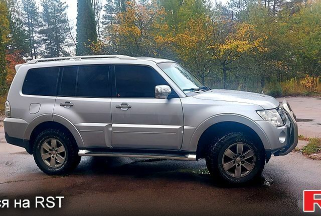 Серый Мицубиси Паджеро, объемом двигателя 3 л и пробегом 235 тыс. км за 11000 $, фото 2 на Automoto.ua