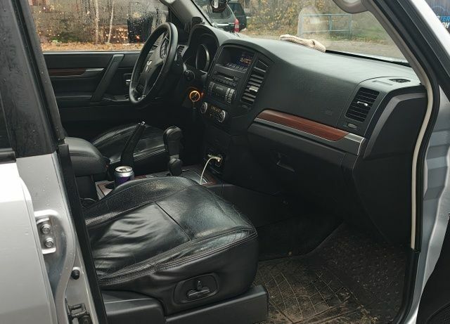 Сірий Міцубісі Паджеро, об'ємом двигуна 3 л та пробігом 270 тис. км за 11900 $, фото 6 на Automoto.ua