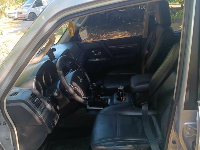 Сірий Міцубісі Паджеро, об'ємом двигуна 3.2 л та пробігом 352 тис. км за 9125 $, фото 4 на Automoto.ua