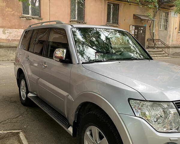 Серый Мицубиси Паджеро, объемом двигателя 3 л и пробегом 124 тыс. км за 14500 $, фото 4 на Automoto.ua