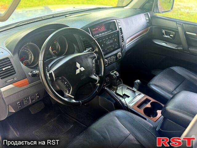 Серый Мицубиси Паджеро, объемом двигателя 3 л и пробегом 213 тыс. км за 12500 $, фото 6 на Automoto.ua
