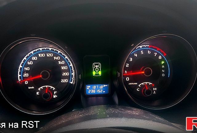 Серый Мицубиси Паджеро, объемом двигателя 3 л и пробегом 235 тыс. км за 11000 $, фото 5 на Automoto.ua