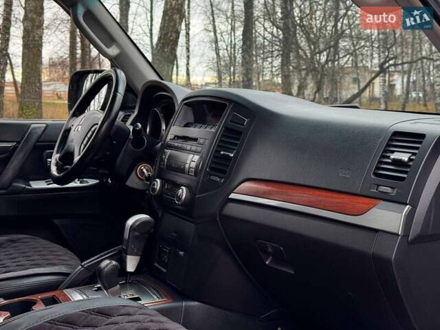 Серый Мицубиси Паджеро, объемом двигателя 2.97 л и пробегом 198 тыс. км за 10000 $, фото 31 на Automoto.ua