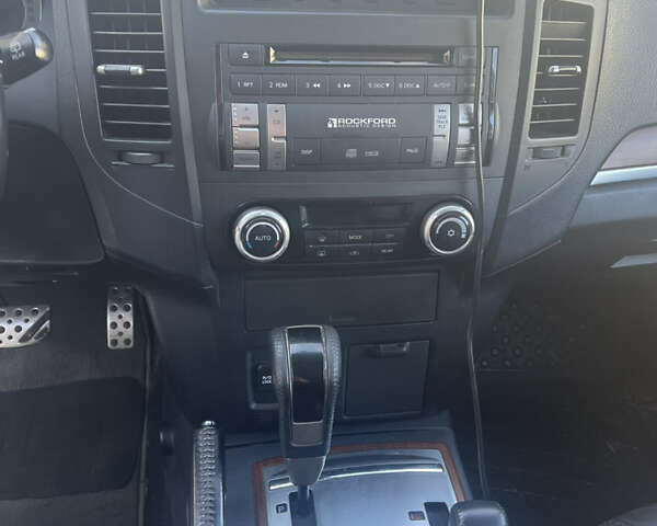 Серый Мицубиси Паджеро, объемом двигателя 3 л и пробегом 199 тыс. км за 11500 $, фото 5 на Automoto.ua