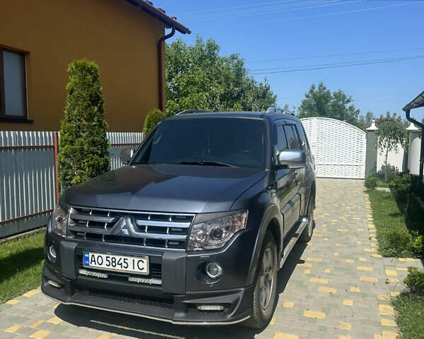 Сірий Міцубісі Паджеро, об'ємом двигуна 3.2 л та пробігом 230 тис. км за 14500 $, фото 3 на Automoto.ua
