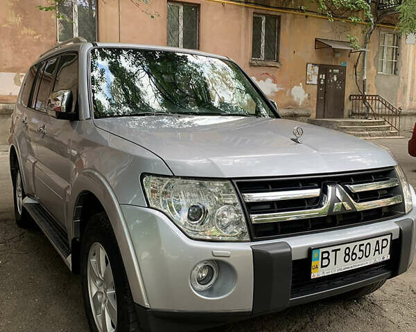 Серый Мицубиси Паджеро, объемом двигателя 3 л и пробегом 124 тыс. км за 14500 $, фото 5 на Automoto.ua