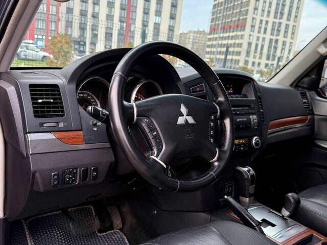 Сірий Міцубісі Паджеро, об'ємом двигуна 3 л та пробігом 245 тис. км за 9950 $, фото 18 на Automoto.ua