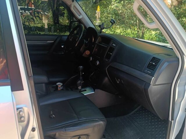 Сірий Міцубісі Паджеро, об'ємом двигуна 3.2 л та пробігом 352 тис. км за 9125 $, фото 8 на Automoto.ua