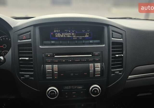 Серый Мицубиси Паджеро, объемом двигателя 3 л и пробегом 259 тыс. км за 9700 $, фото 29 на Automoto.ua