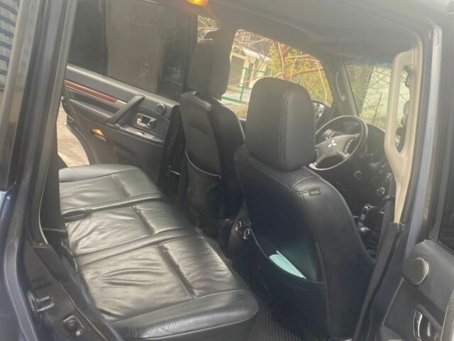 Сірий Міцубісі Паджеро, об'ємом двигуна 3.2 л та пробігом 320 тис. км за 10000 $, фото 3 на Automoto.ua