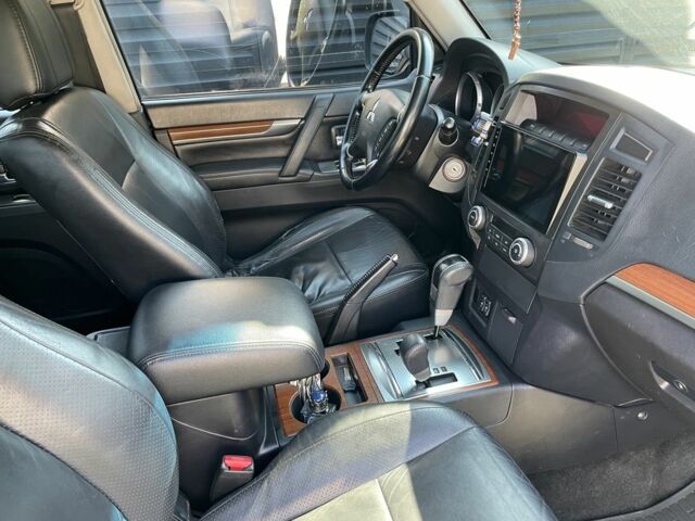 Сірий Міцубісі Паджеро, об'ємом двигуна 3 л та пробігом 253 тис. км за 12000 $, фото 2 на Automoto.ua