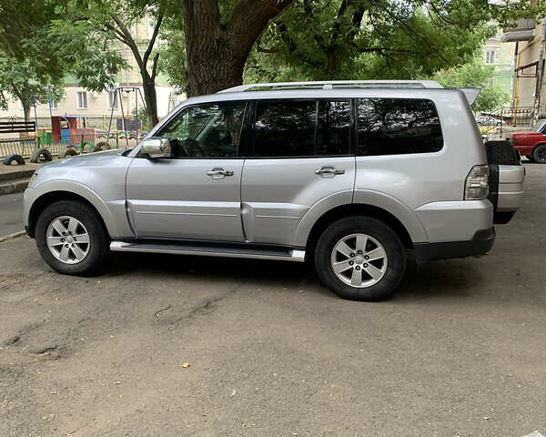 Серый Мицубиси Паджеро, объемом двигателя 3 л и пробегом 124 тыс. км за 14500 $, фото 6 на Automoto.ua