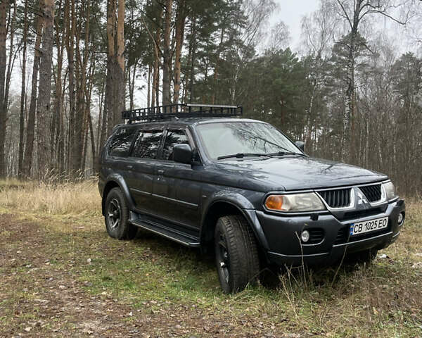 Серый Мицубиси Паджеро, объемом двигателя 3 л и пробегом 290 тыс. км за 9000 $, фото 2 на Automoto.ua