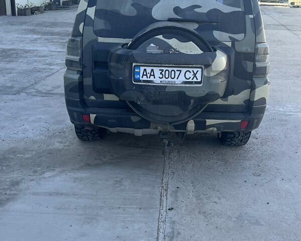 Серый Мицубиси Паджеро, объемом двигателя 3 л и пробегом 199 тыс. км за 11500 $, фото 2 на Automoto.ua