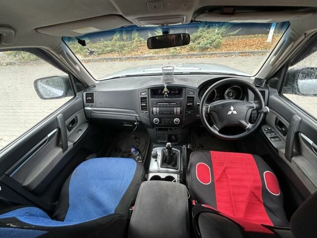 Серый Мицубиси Паджеро, объемом двигателя 3.2 л и пробегом 170 тыс. км за 4650 $, фото 10 на Automoto.ua